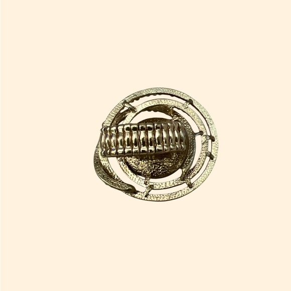 Elegant Crystal adjustable Dome Ring - Picture 3 of 3